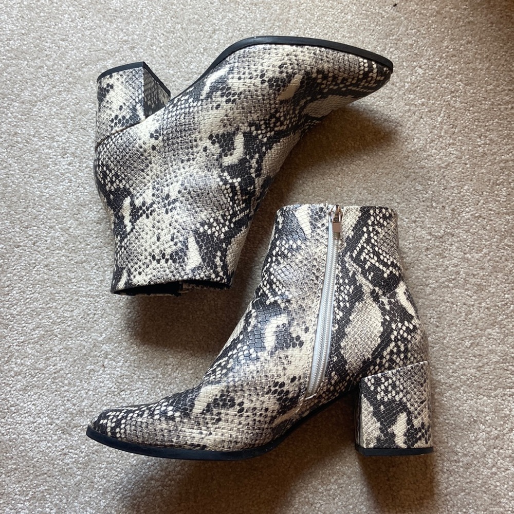 Madden girl printed boots womens size 9